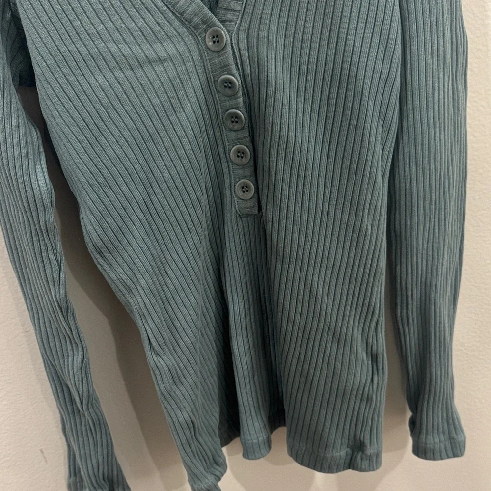 Citizens Of Humanity Ribbed V-Neck Button Cardigan in Dusty Teal - Picture 6 of 16
